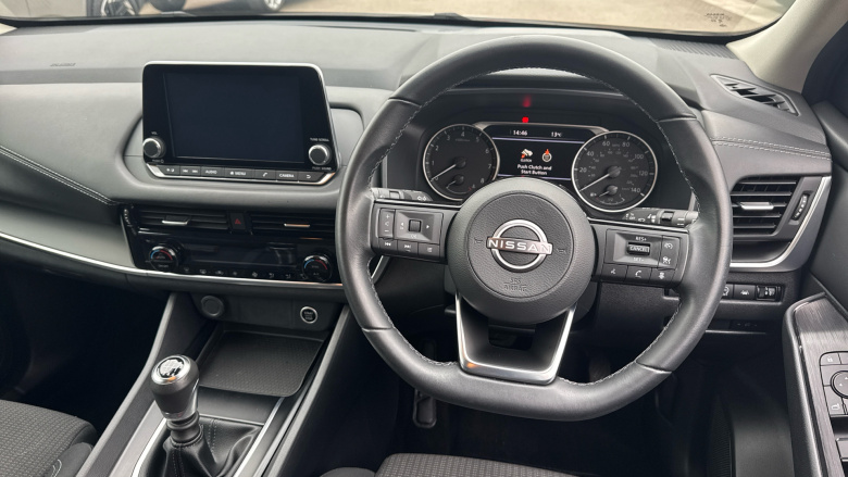 Nissan Qashqai 1.3 DiG-T MH Acenta Premium 5dr Petrol Hatchback